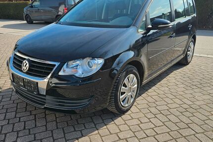 VW Touran 143.000 km 2.600 &euro; Rosenheim 83026