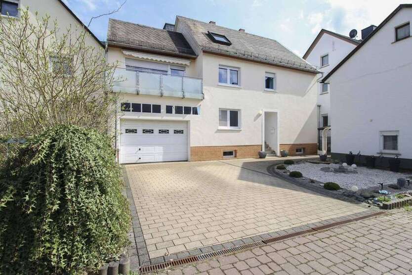 Haus zum Kaufen in Mengerskirchen 229.000 € 274.1 m²