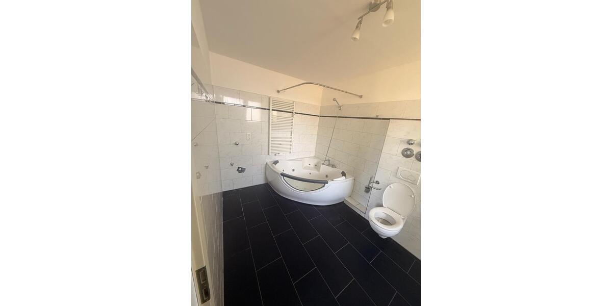 Einfamilienhaus Frechen - 5 Zimmer, 170 m&sup2;, 2.300&euro; | Angebot:26652878