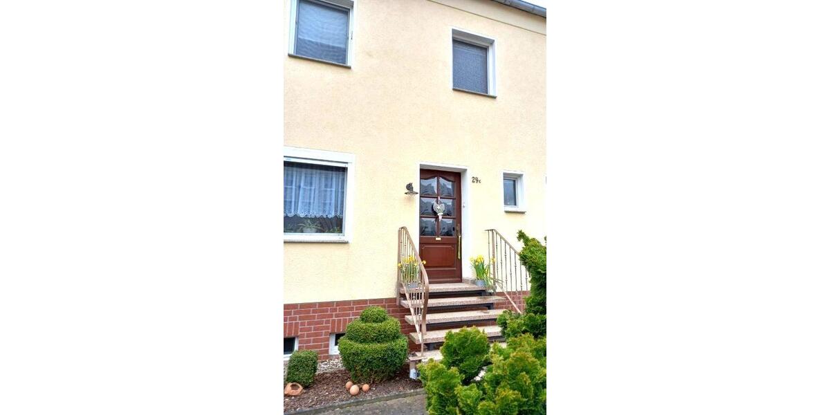 Reihenhaus Osterburg (Altmark) - 5 Zimmer, 90 m&sup2;, 125.000&euro; | Angebot:27023062