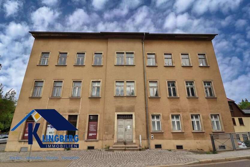 Haus zum Kaufen in Zeitz 89.900 € 327 m²