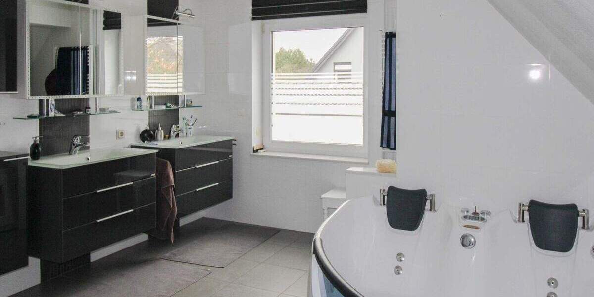 Großzügiges 8-Zi. Haus plus Bungalow, Wintergarten, Garage, 2 Carports in Braunschweig Weststadt 8 zimmer