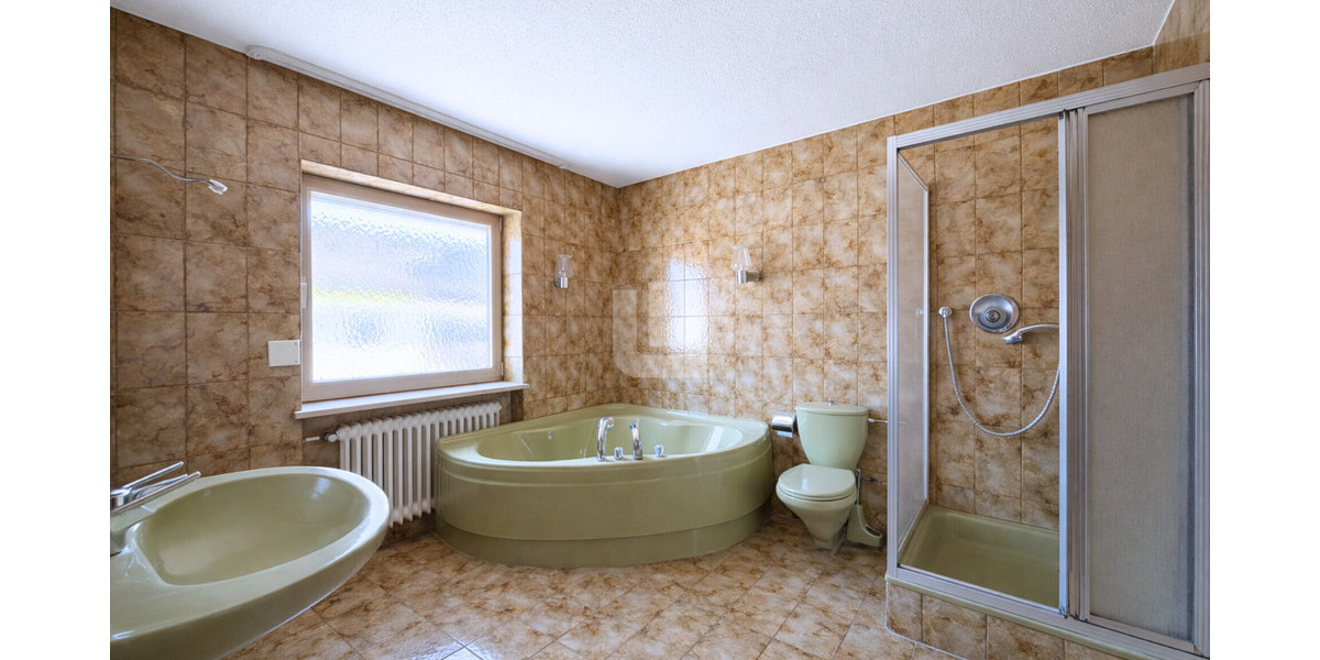 WINDISCH - Renovierungsbedürftiges RMH in familienfreundlicher Lage - für den Käufer provisionsfrei! - Reihenmittelhaus Olching / Geiselbullach Geiselbullach | Angebot:25852870