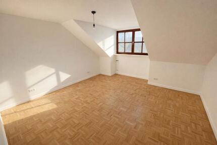 Erstbezug nach Sanierung: 3-Zimmer-Dachgeschosswohnung Ismaning 3 zimmer