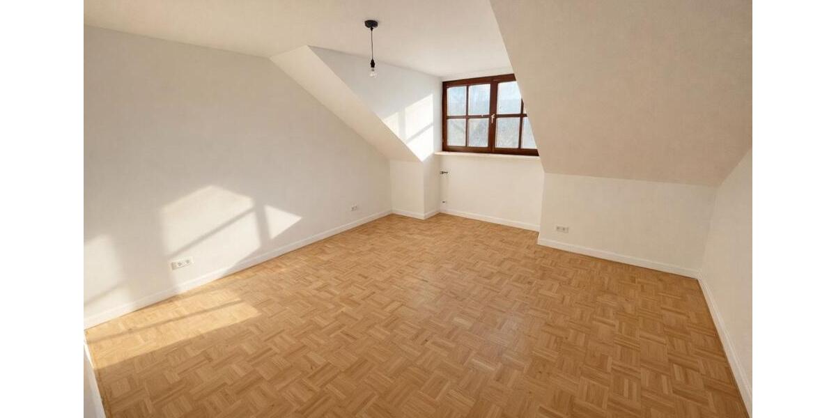 Erstbezug nach Sanierung: 3-Zimmer-Dachgeschosswohnung Ismaning 3 zimmer