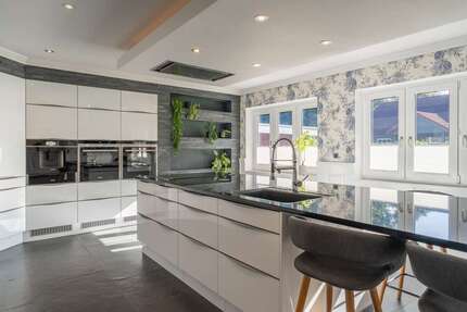 Haus zum Kaufen in Süderlügum 495.000 € 232 m² 6 zimmer