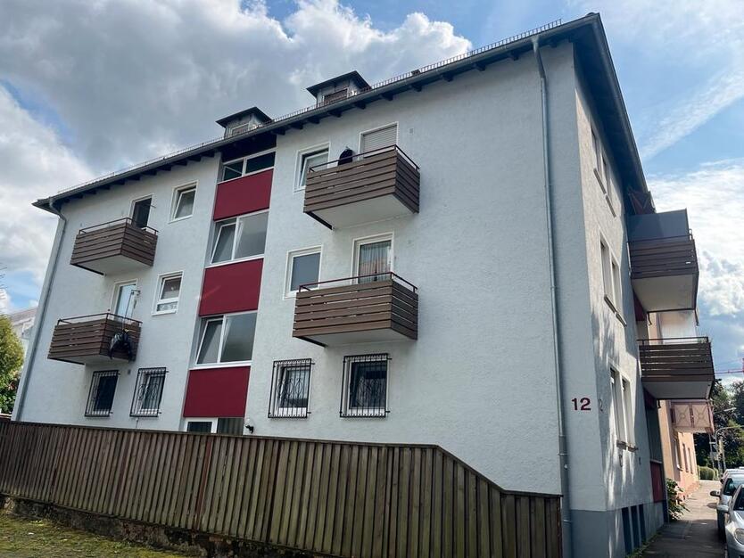 3-Zimmer-Wohnung mit 4. Zimmer im DG, 2 Balkone & Garage