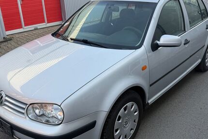 VW Golf 181.000 km 2.490 &euro; Düren 52349