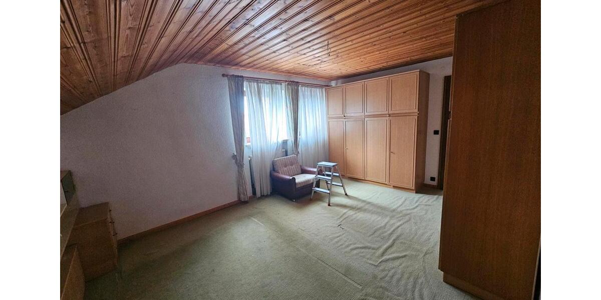Dachgeschoßwohnung Stetten - 7 Zimmer, 99 m&sup2;, 275.000&euro; | Angebot:26223959