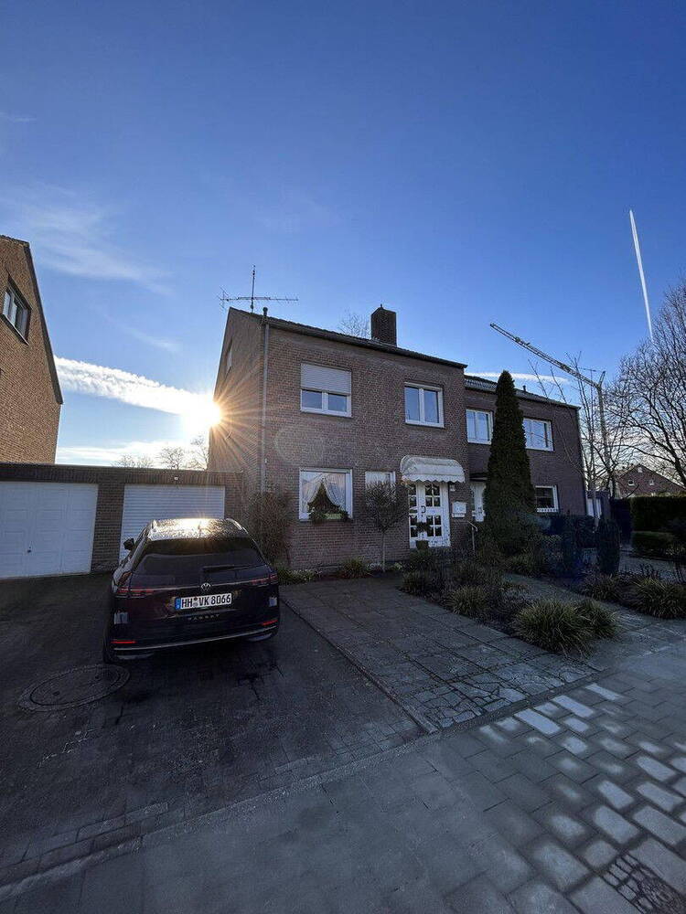 Schönes Einfamilienhaus, einseitig angebaut