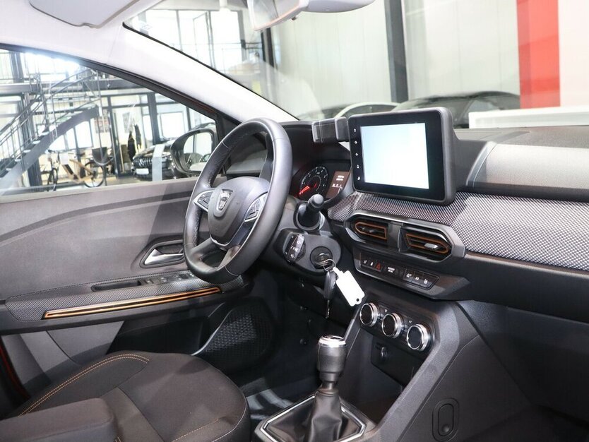 Sandero STEPWAY III 90 TCe Comfort / LED, KAMERA