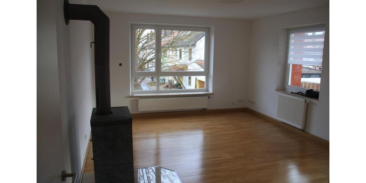 Etagenwohnung Neutraubling - 3.5 Zimmer, 85 m&sup2;, 1.150&euro; | Angebot:25148487