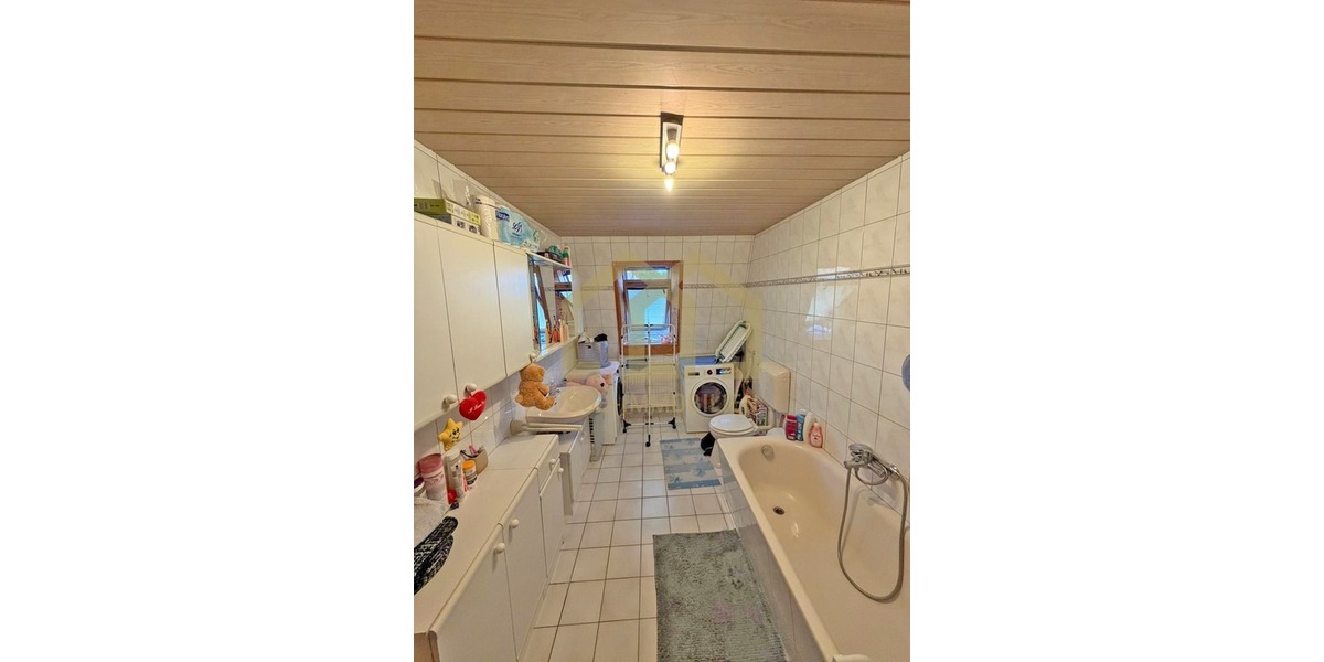 Achim: 5-Zimmer-Reihenhaus mit Garten, EBK & ausgebautem Dachgeschoss + Garage - Reihenmittelhaus Achim | Angebot:26635096