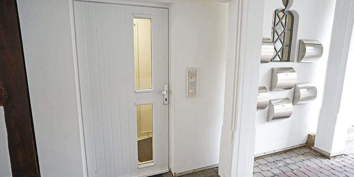 VERMIETETE EIGENTUMSWOHNUNG MIT LOGGIA UND STELLPLATZ SUCHT NEUEN EIGENTÜMER 4 zimmer