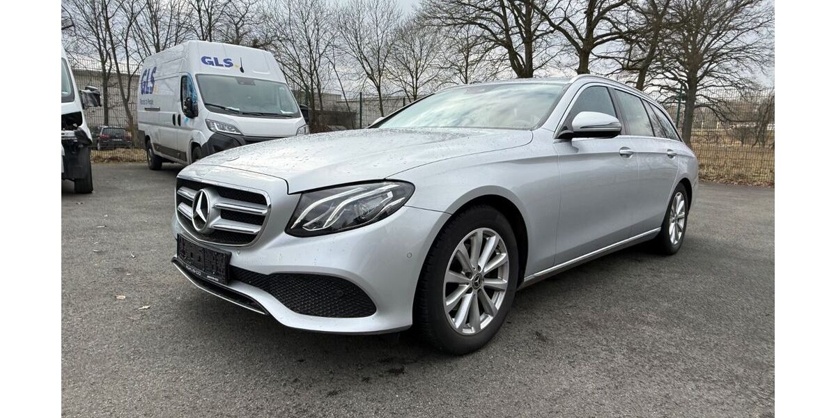 Mercedes-Benz E 220 126.089 km 20.900 &euro; Lotte 49504