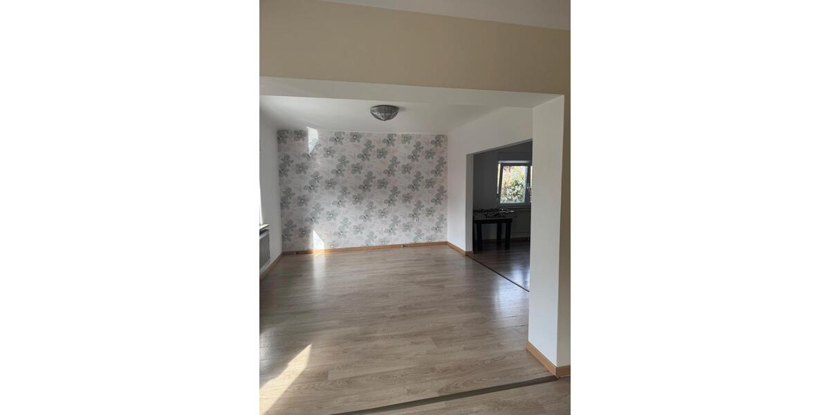 Maisonettenwohnung Lebach - 7 Zimmer, 165 m&sup2;, 1.400&euro; | Angebot:26184102