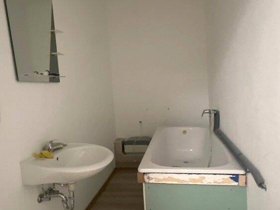 Gewerbeobjekt Güstrow - 4 Zimmer, 1.500&euro; | Angebot:24114844