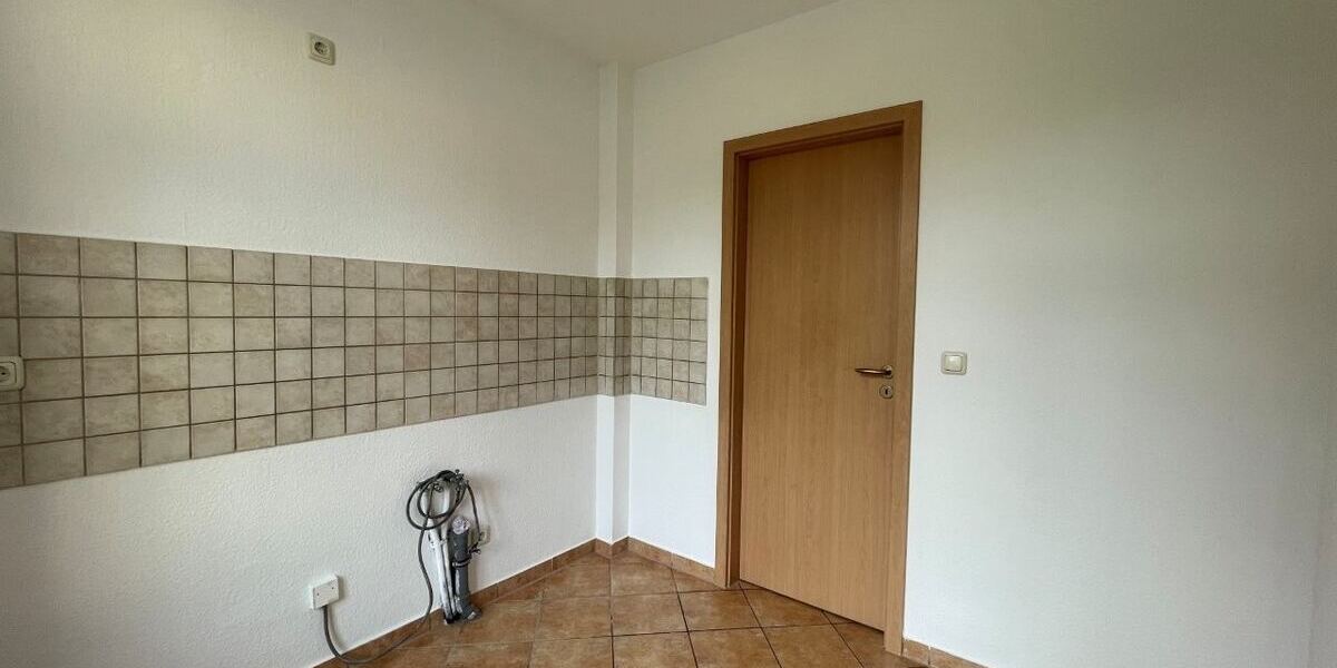 Zur ANLAGE: Komplett renoviert und modernisiert - mit Tageslichtbad, Balkon, Garage und Stellplatz! - Erdgeschoßwohnung Bärenstein Niederschlag | Angebot:26003489