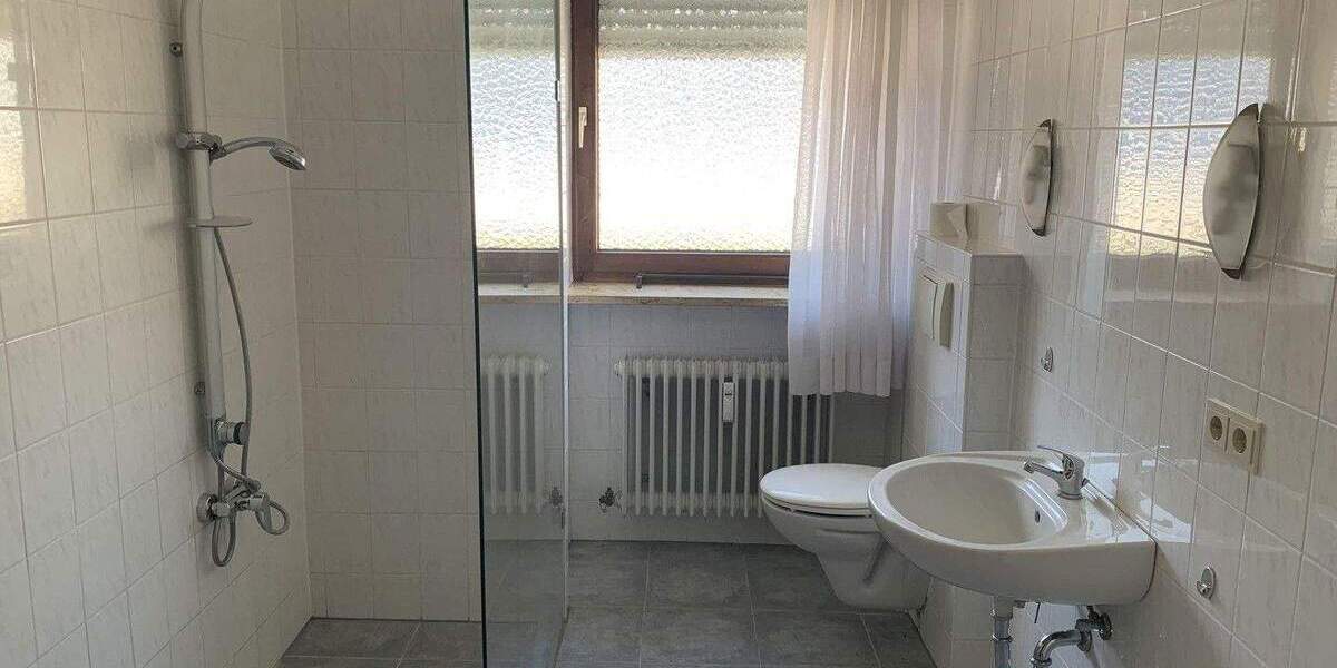 Einfamilienhaus Bad Birnbach Asenham - 7 Zimmer, 210 m&sup2;, 390.000&euro; | Angebot:24793670