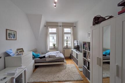 Perfekte 3er-WG ab Juni in schöner Altbauwhg, zentral und ruhig