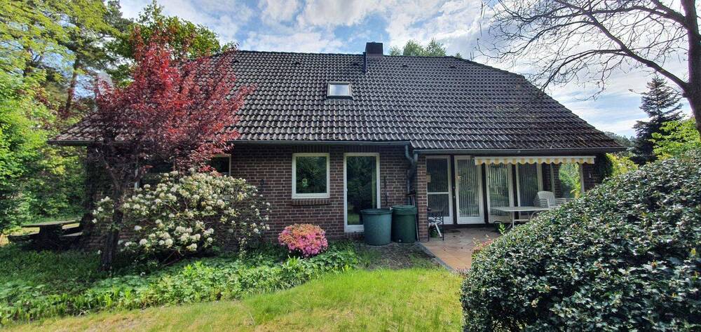 Sehr gepflegt und geräumig in ruhiger, bevorzugter Lage * 2 Küchen, 2 Bäder, Carport, Terrasse, Balkon, 2 Gartenteiche - Mehrfamilienhaus, Wohnhaus Gorleben | Angebot:19096233
