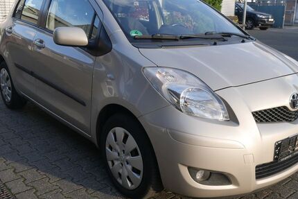 Toyota Yaris 197.361 km 2.490 € Düsseldorf 40233