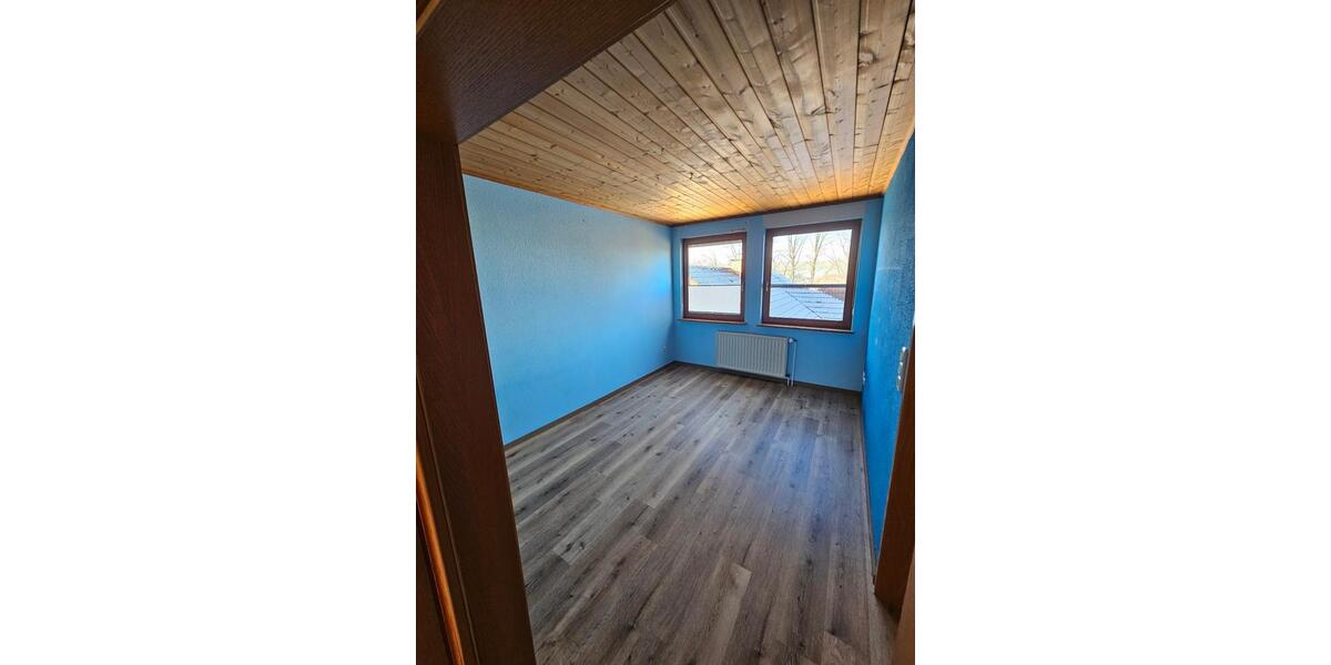 Dachgeschoßwohnung Kalbach - 4 Zimmer, 86 m&sup2;, 640&euro; | Angebot:25354699