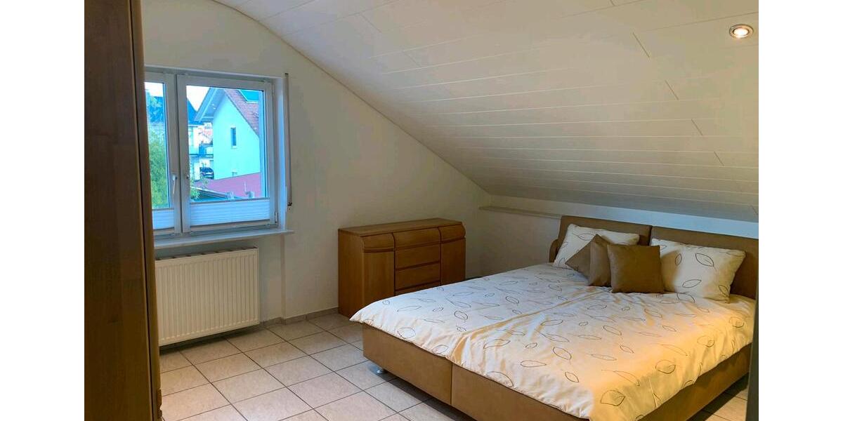 Möblierte großzügige 3 Zimmer Dachgeschosswohnung mit Balkon 3 zimmer