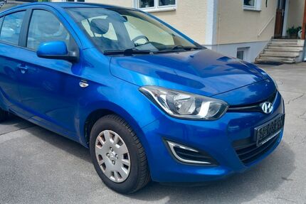 Hyundai i20 153.000 km 2.740 &euro; München 81825