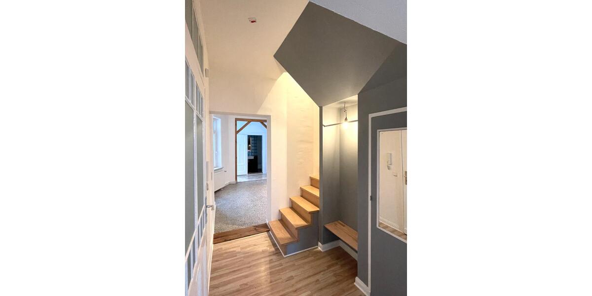 2-geschossige Wohnung mit Balkon im Östlichen Ringgebiet 5 zimmer