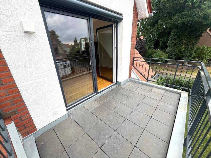 SCHICK und SUPER ZENRAL im ACHIMER BAUERNVIERTEL Hochwertige, schöne 3 Zimmer-Maisonette-Wohnung Baujahr 2022 mit großem Balkon und Garagenplatz