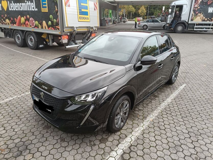 Peugeot 208 28.950 km 17.600 € Steinau a. d. Str. 36396