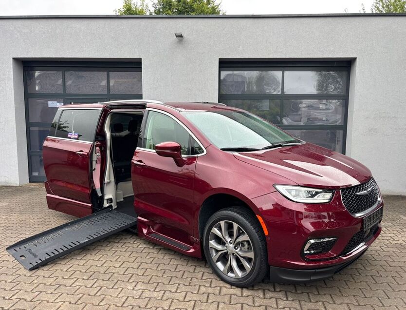 Chrysler Pacifica 11.000 km 69.950 € Würzburg 97084