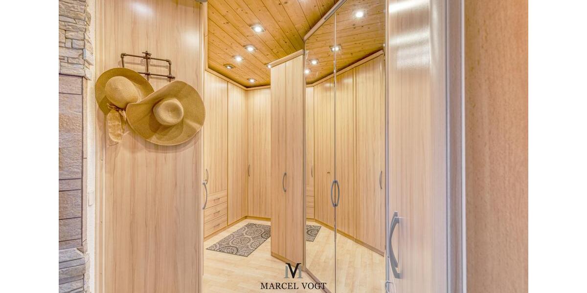 Großes Familienhaus mit Premium-Ausstattung und Vermietungsoption 8.5 zimmer