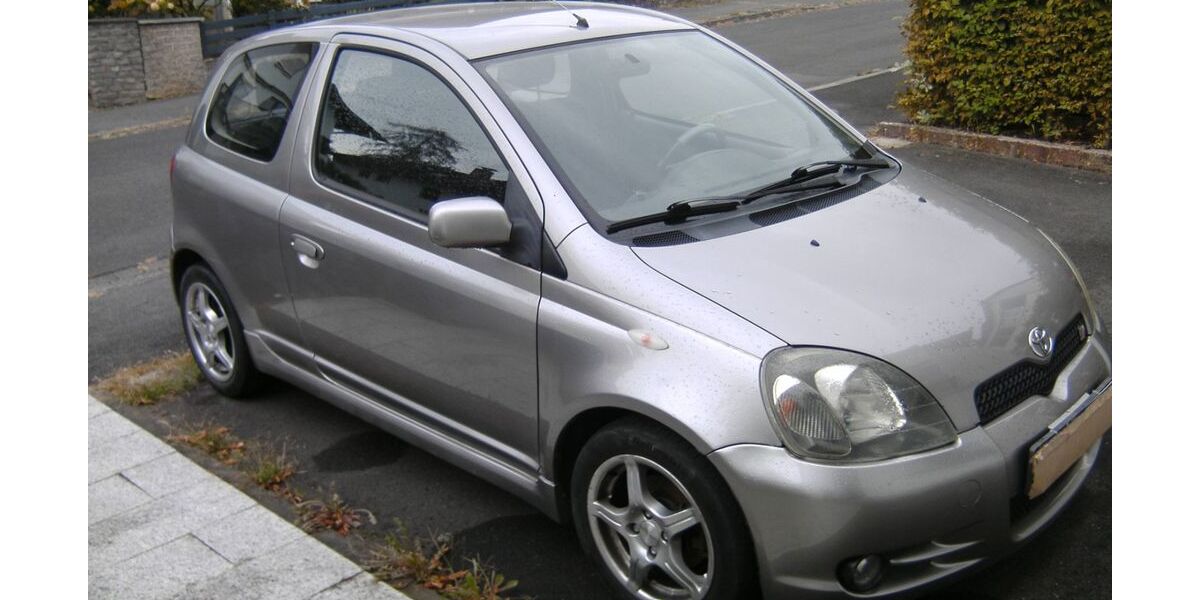 Toyota Yaris 208.000 km 2.690 &euro; Aschaffenburg 63743