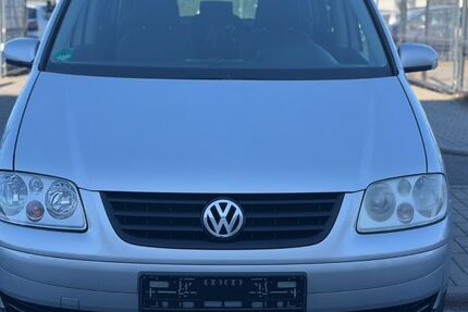 VW Touran 104.225 km 4.490 &euro; Wildau 15745