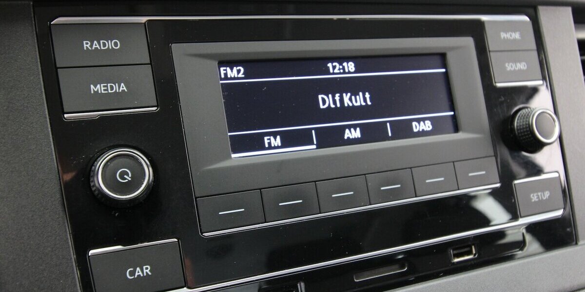 VW T6.1 Transporter Kombi lang 2.0 TDI 9-SITZER+AHK 161.457 km 27.900 &euro; Hagenow 19230