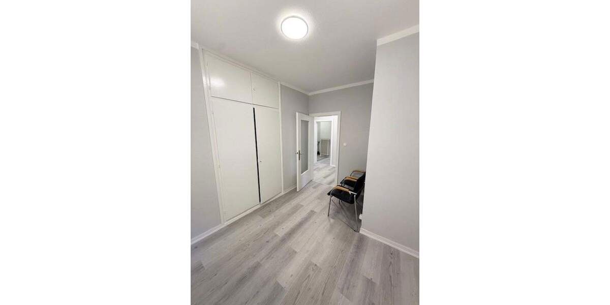 Provisionsfrei vom Eigentümer: Renovierter Bungalow in Parklage auf 702 m² Endgrundstück 4 zimmer