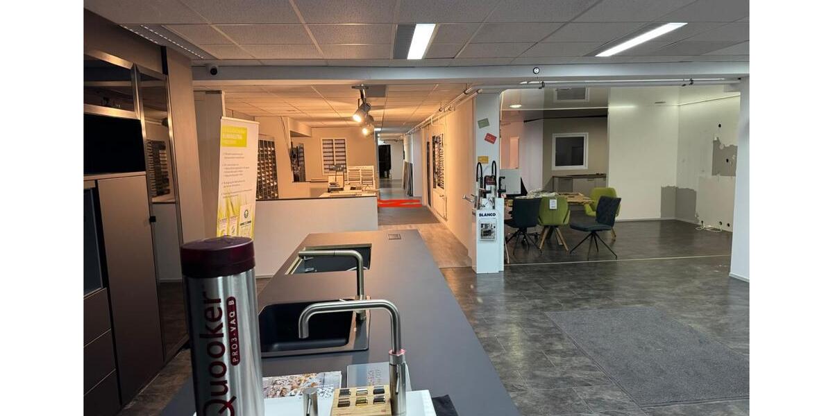 220qm Ausstellungsfläche mit Showfenster -Altwarmbüchen Gewerbeg zimmer