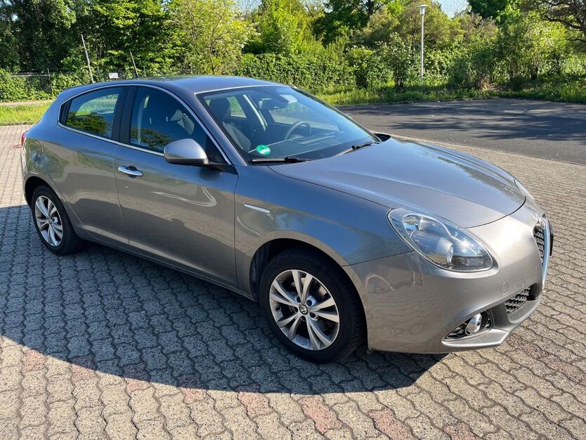 Alfa Romeo Giulietta 61.000 km 13.200 € Heilbronn 74074