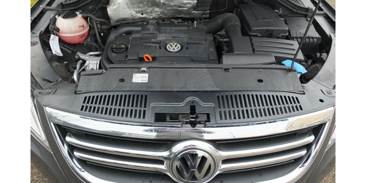 VW Tiguan TEAM orig.ATM ca 52 tkm XENON AHK PARKPILOT 112.432 km 10.598 € Köln 50858