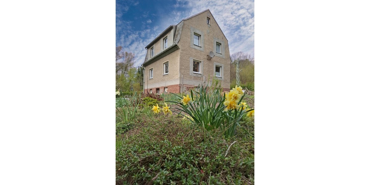 Einfamilienhaus mit großem Grundstück und Doppelgarage in ruhiger Lage! - Einfamilienhaus Hainichen | Angebot:27085381