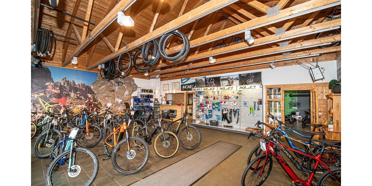 Vielseitige Werkstatt mit großzügiger Freifläche und Raum für Ideen - Gewerbeobjekt Eschlkam | Angebot:24787949