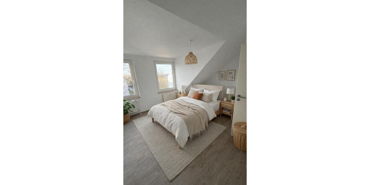 Dachgeschoßwohnung Kiel Ellerbek - 3 Zimmer, 70 m&sup2;, 899&euro; | Angebot:25483115