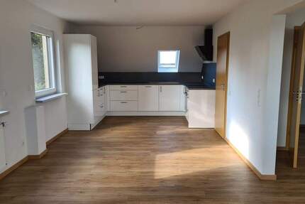 Gechingen 3,5-Zimmer-DG Wohnung mit 102 m² Wohnfläche und 150 m² Gartenanteil ab 01.01.2026 in sehr ruhiger Lage. 3 zimmer