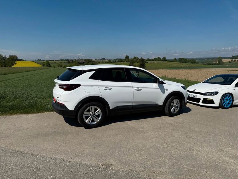 Opel Grandland (X) 96.000 km 15.600 € Martinstein 55627
