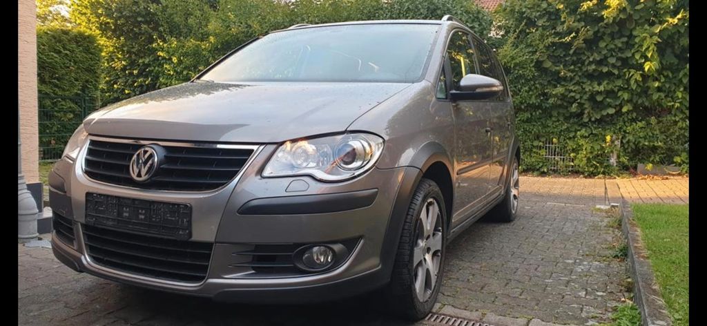VW Touran 210.000 km 6.490 &euro; Paderborn 33106
