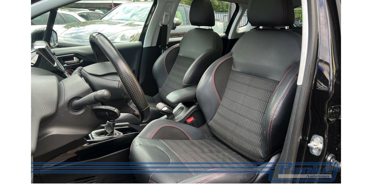 Peugeot 2008 1.2 PT 130 Allure*Pano*Navi*Leder*1-Hand* 79.035 km 12.490 &euro; Berlin 13187