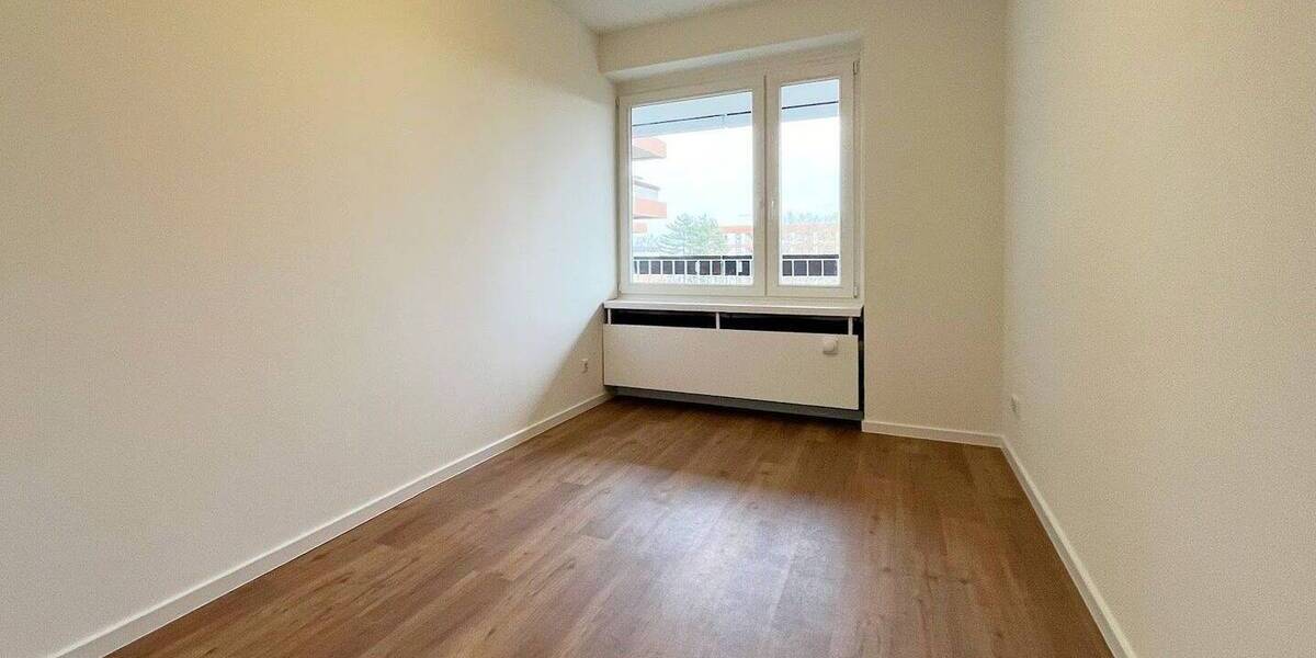 Etagenwohnung Köln Bayenthal - 4 Zimmer, 140 m&sup2;, 2.100&euro; | Angebot:26833510