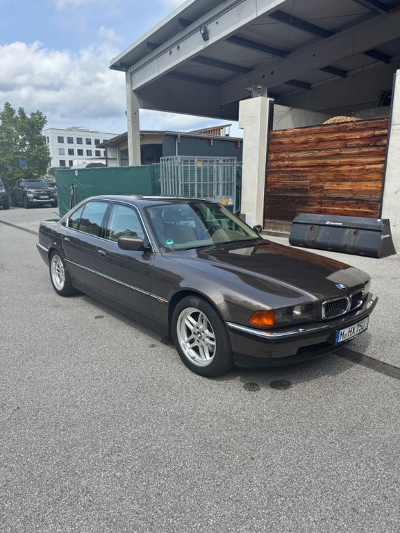 BMW 750 252.000 km 19.990 € Benediktbeuern 83671